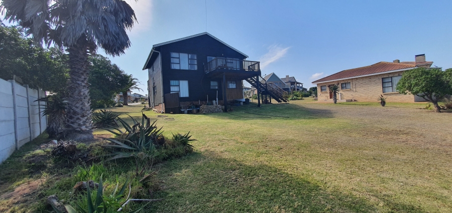 3 Bedroom Property for Sale in Boggomsbaai Western Cape